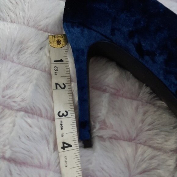Carlos By Carlos Santana Blue Crushed Velvet 4 Inch Stiletto Heel Pumps Size 6.5 - Picture 11 of 11